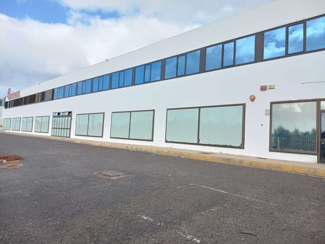 Imagen de propiedad: Oportunidad Estratégica en el Corazón Industrial de Playa Honda en Playa Honda