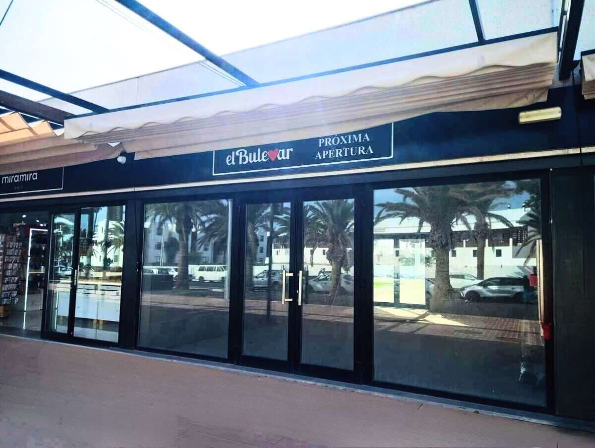Imagen 3 de la propiedad Local de hostelería en la ubicación más estratégica de Costa Teguise, dentro de la Galería Comercial El Bulevar.