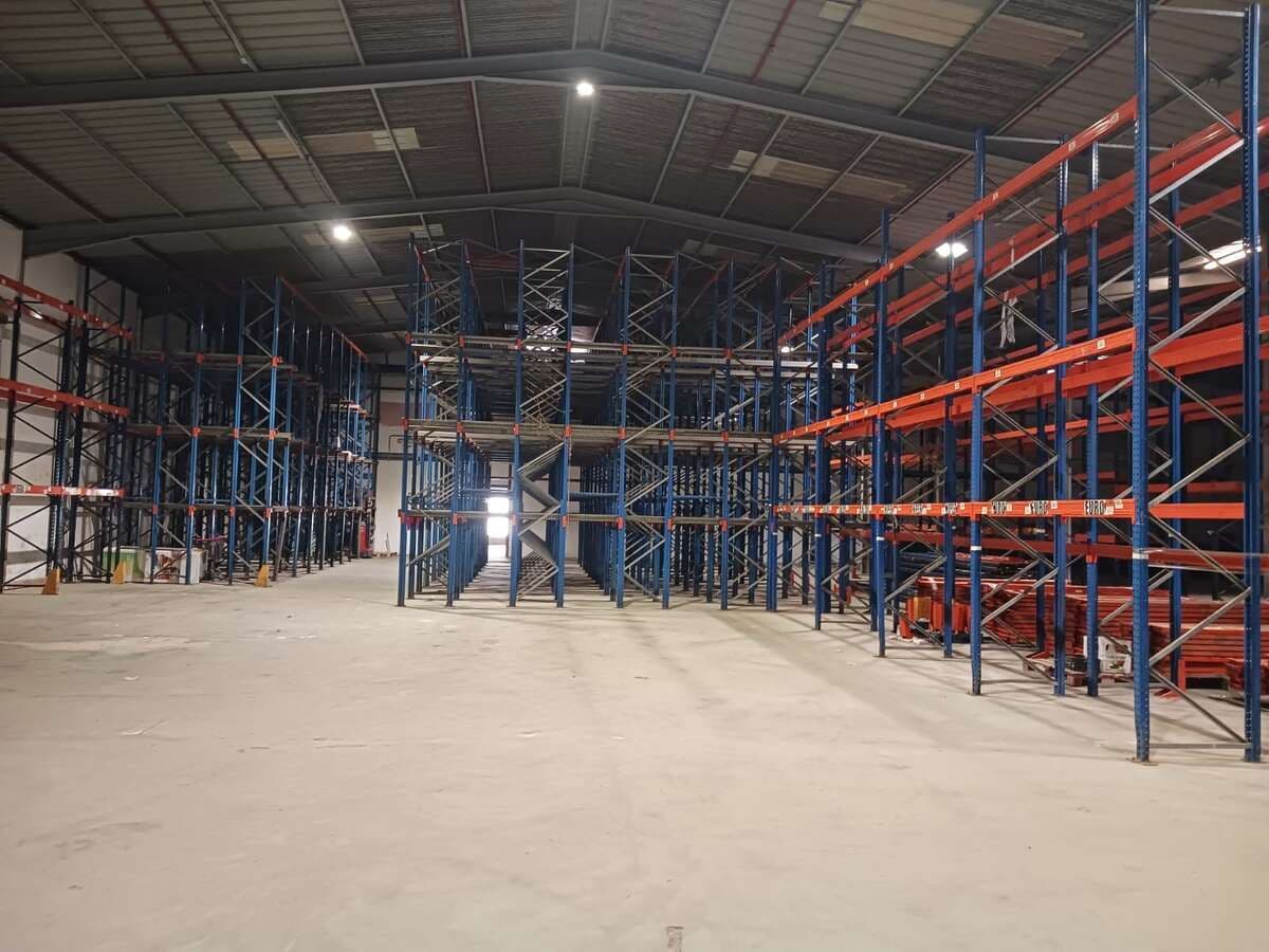 Imagen 2 de la propiedad Entrepôt industriel avec représentativité et emplacement stratégique