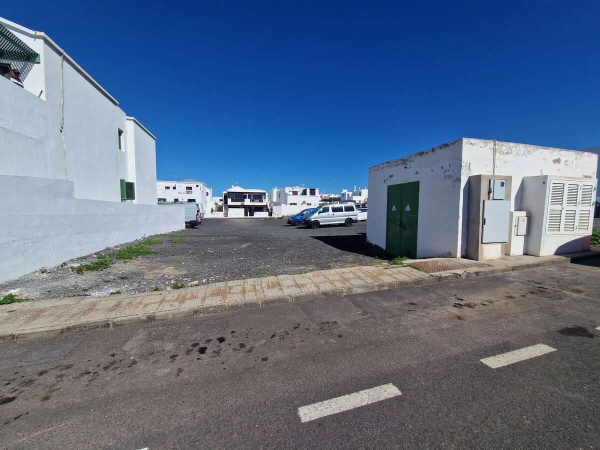 Imagen 2 de la propiedad Exceptional Urban Plot in Playa Honda, Lanzarote.