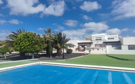 Villa en venta en Puerto del Carmen