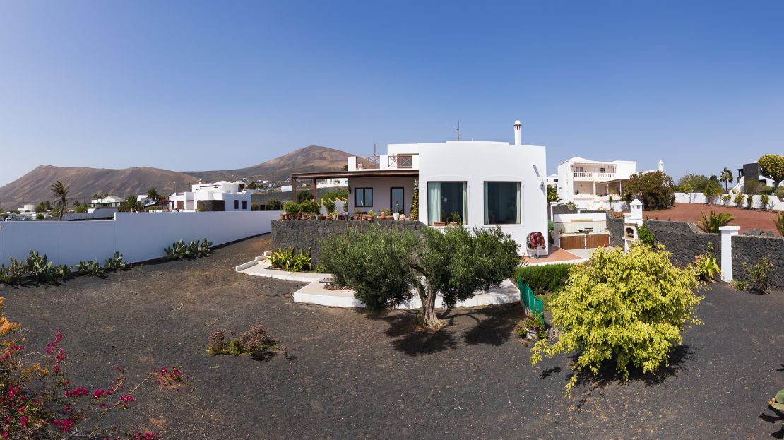 Exclusivo Chalet de 3 Plantas con Impresionantes Vistas al Mar – Mácher